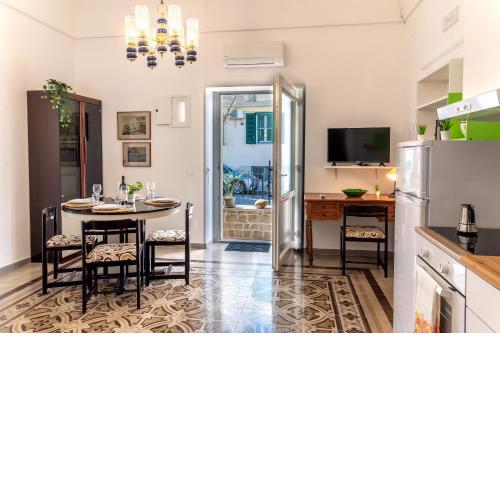 Toti Guest House CityCenter WiFi Netflix by Itria Property