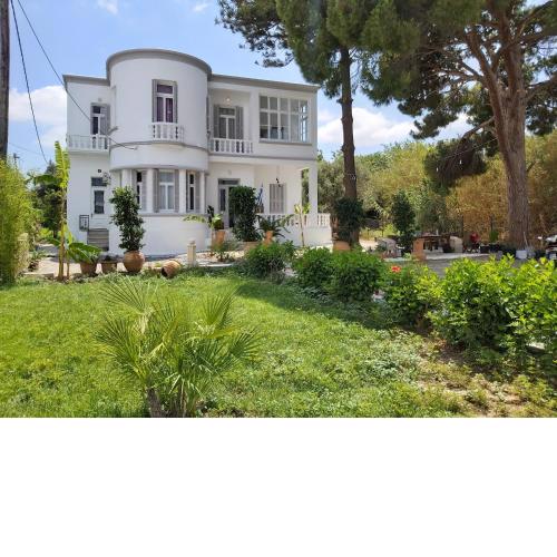 Tower traditional pool villa