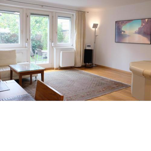 Town House near Metro & Vienna City Center