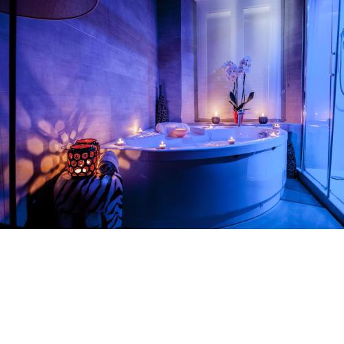 Town House Spagna- luxury Rooms with Jacuzzi Bath