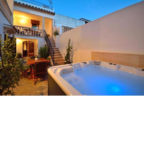 Townhouse with Jacuzzi in Pollensa