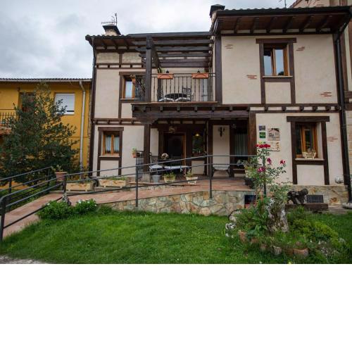 Traditional chalet in Castilla y Le n with garden