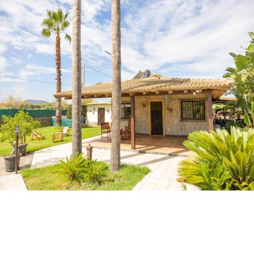 Traditional holiday home in Carlentini with garden