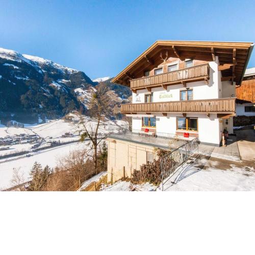 Traditional Holiday Home in Hainzenberg with Balcony