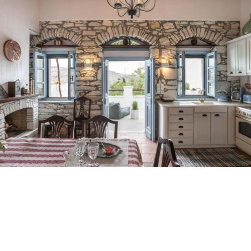 Traditional Inn Pirethron