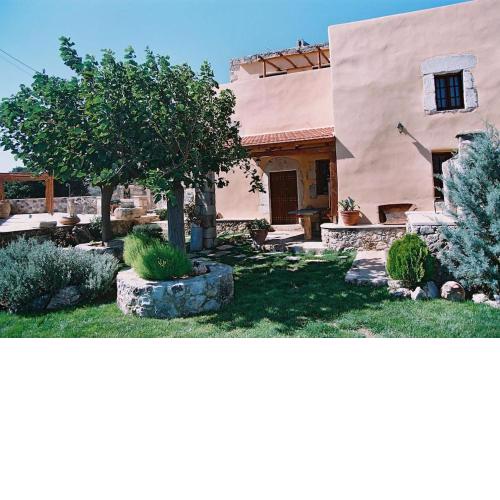 Traditional Villa with pool in Sfakia