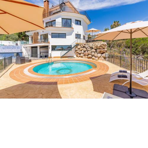 Tranquil 2 bed villa with private pool + sea view!