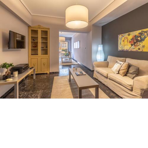 Tranquil Central Apt, behind Athens Caravel Area