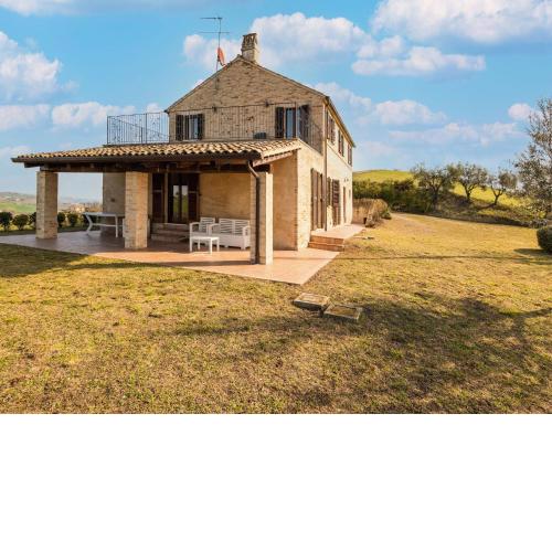 Tranquil holiday home in Moregnano with garden