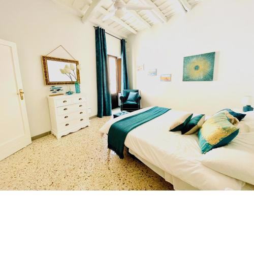 Trapani Centro Storico Apartment, Great Central Location! All new furniture and appliances!