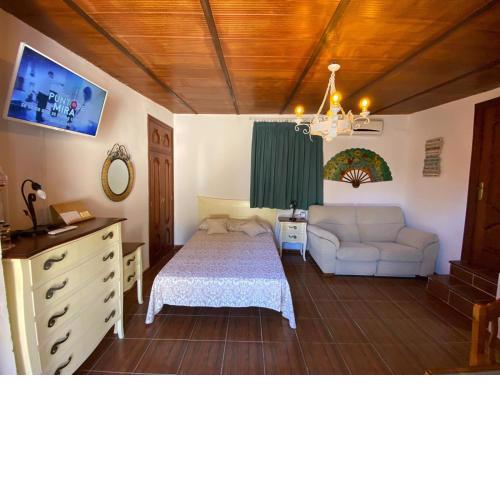 TrassierraRooms D Habitación equipada con cocina, baño y piscina de temporada compartida