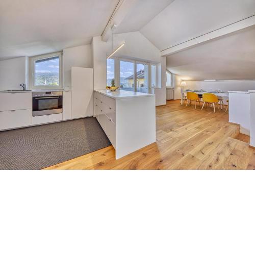 Traumwohnung im Herzen Kalterns mit Panoramablick und Garage