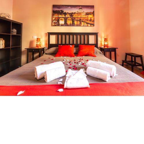 Traveller’s Home in Gourmet District Near Center!