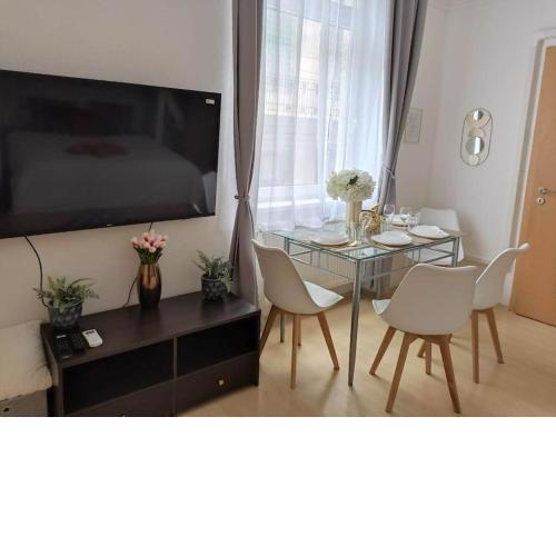 Trendy Corvin Holiday near Corvin Mall -FREE! Garage