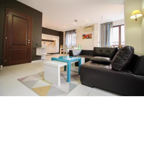 Trendy & Deluxe Apartment