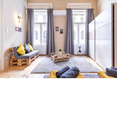 Trendy Grand Boulevard Designer Home
