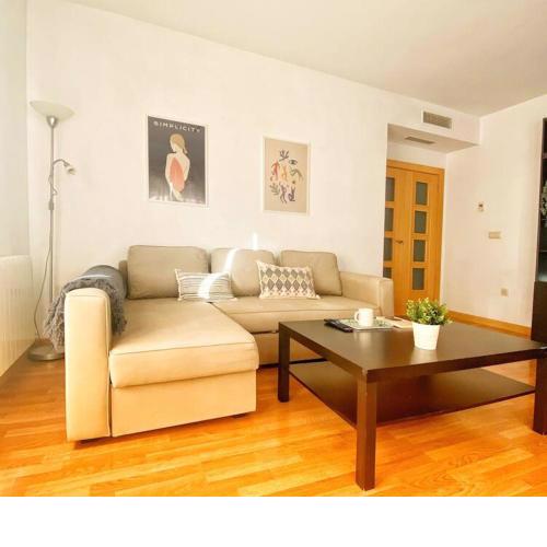 TrendyHomes PTS. Luminoso, moderno, con parking.