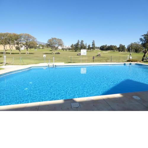 Très bel appartement, rez de jardin, avec vue sur le golf et la piscine