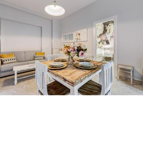 TREVI FOUNTAIN - SHABBY - RomeDreamHome