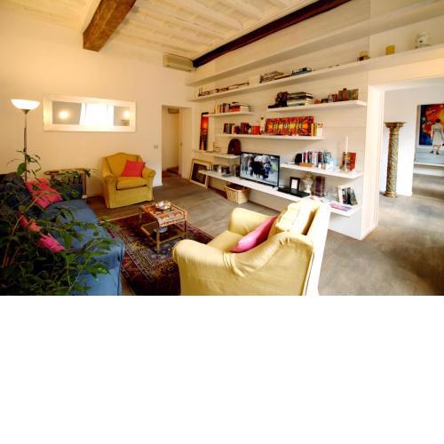 Trevi Fountain 2BR Apartment