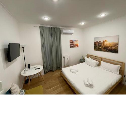 Trevi Fountain Apartment - Zen Real Estate