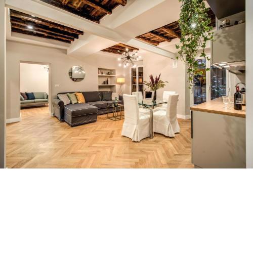 Trevi Fountain Superior 3 bdr apartment