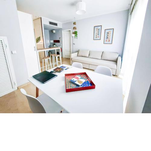 Triana Suite Torre Sevilla, parking included