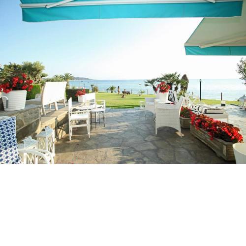 Triton-Seafront Family Apartment