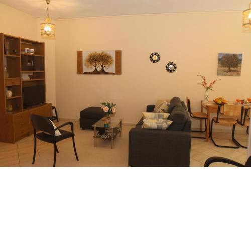 Tritsa House, 3-bedroom apt next to Corfu Town and airport