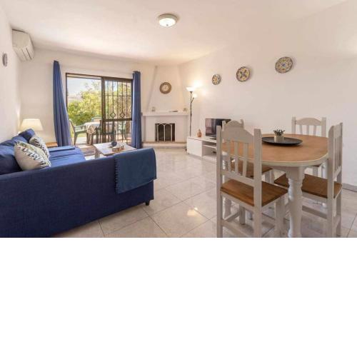Tropicana Townhouse, 2 bedroom next to the pool