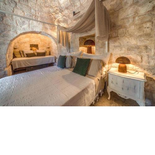 Trullo Thessa, immersed in Ostuni countryside...