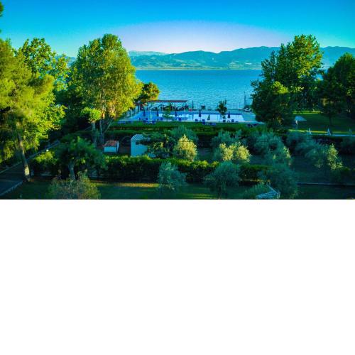 Tsamadanis Hotel & Bungalows Friends Family