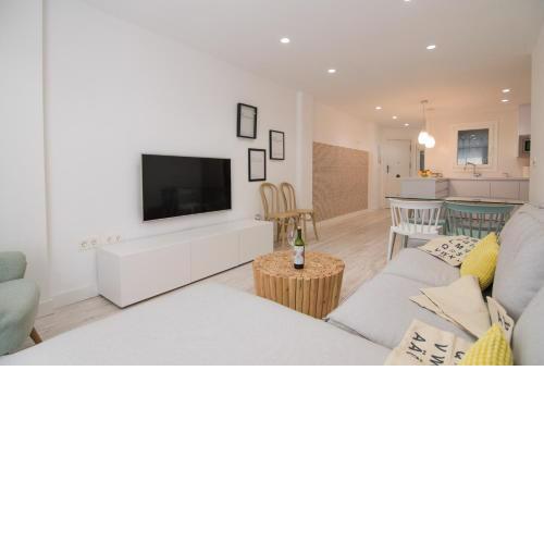 tuGuest Station Apartment