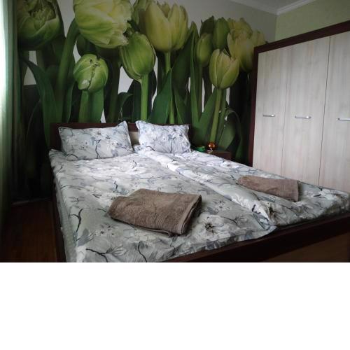 Tulips - guest room close to the Airport, free street parking