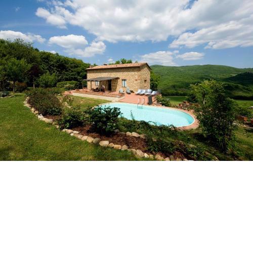 Tuscan barn with exclusive swimming pool