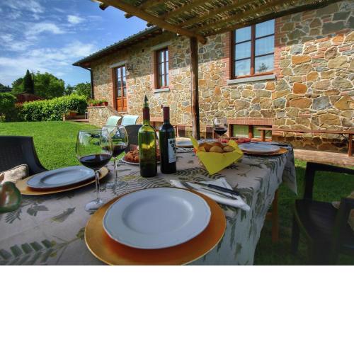 Tuscan style apartment in Lucignano with shared pool