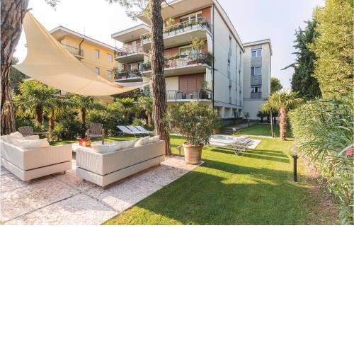 Two-Bedroom Apartment Desenzano del Garda BS with a Fireplace 04