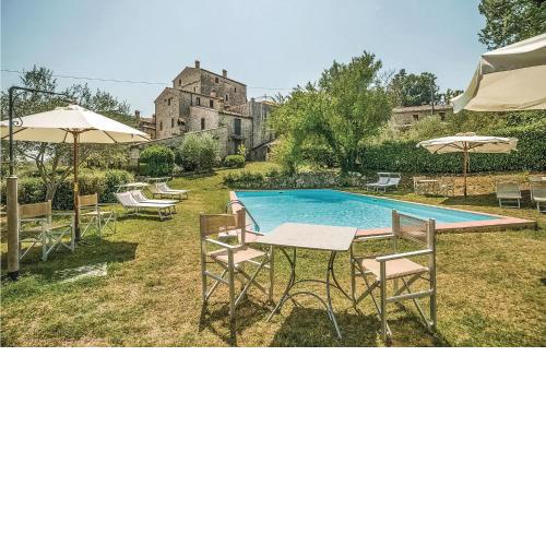 Two-Bedroom Apartment with a Fireplace in Todi (PG)