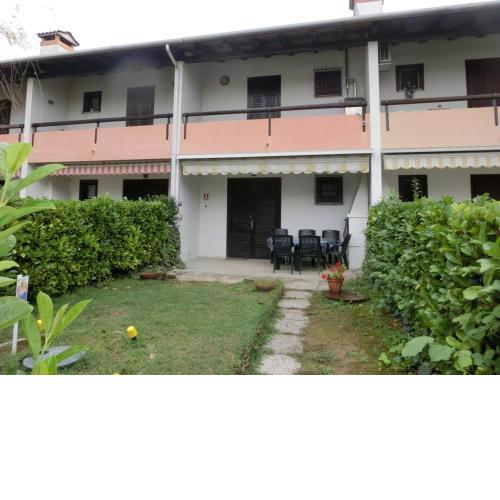 Two-Bedroom Apartment with private garden - By Beahost Rentals