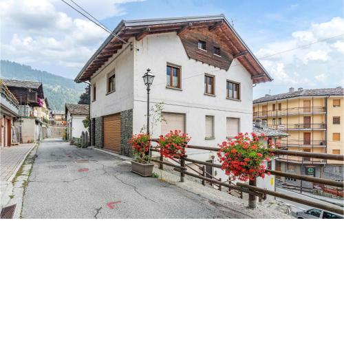Two-Bedroom Holiday home in Brusson AO