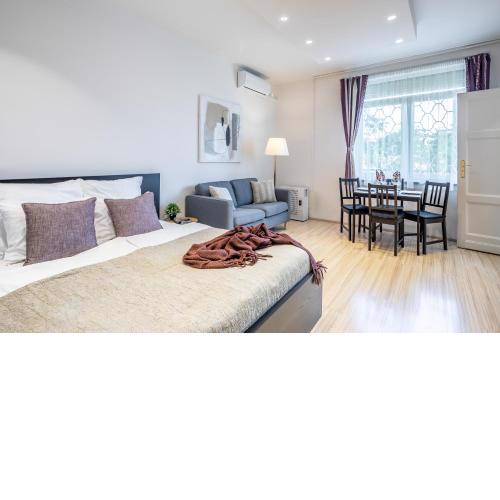 Two bedroom home in Jewish quarter