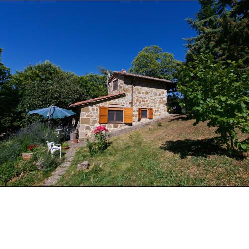 Typical little Italian property in the middle of fruit trees