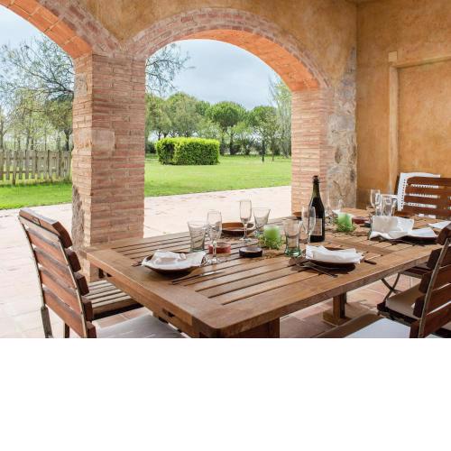 Typical villa in Sant Pere Pescador with pool