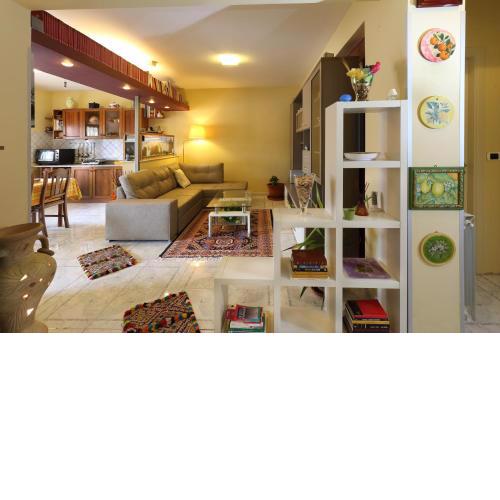 Tyttyhouse