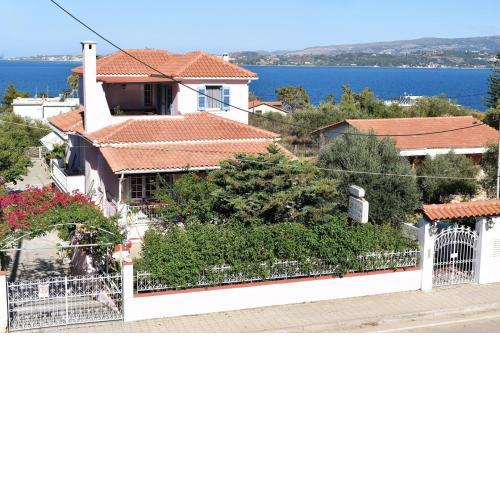 Tzivras Villa & Apartments