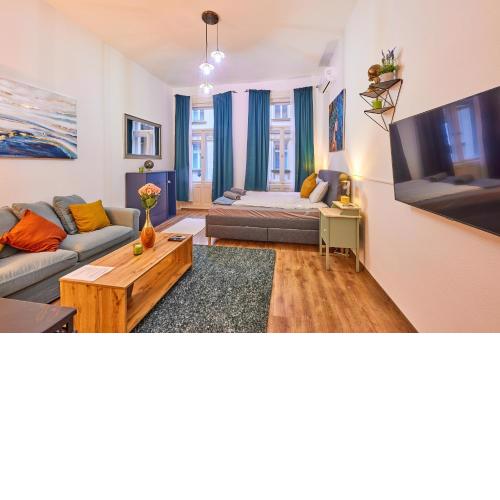 Uhu's Golden Soho Residence