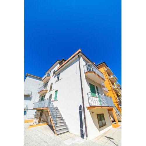 Uliana Top House