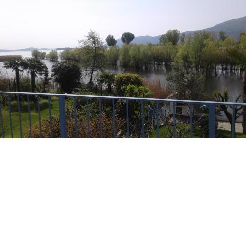 Una finestra sul lago..Appartamento Verbania