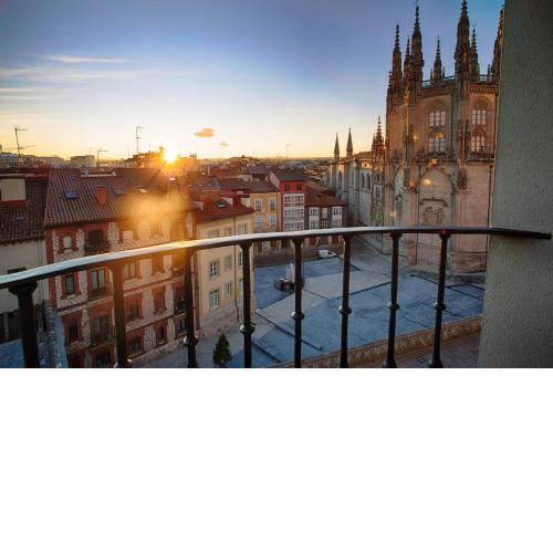 Una MIRADA A LA CATEDRAL-Apartamentos Burgos Catedral