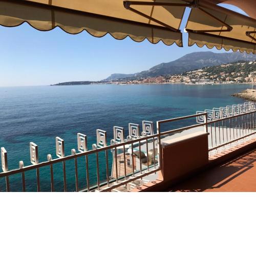 Una terrazza sul mare - Balzi Rossi